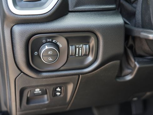 Used 2019 RAM 1500 Big Horn AWD/4WD image 16
