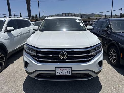 Used 2021 Volkswagen Atlas SE w/ Panoramic Sunroof Package FWD image 2