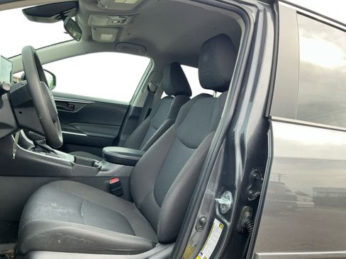 Used 2023 Toyota RAV4 LE FWD image 9
