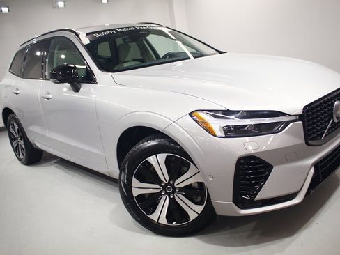 Used 2024 Volvo XC60 T8 Plus w/ Climate Package image 8