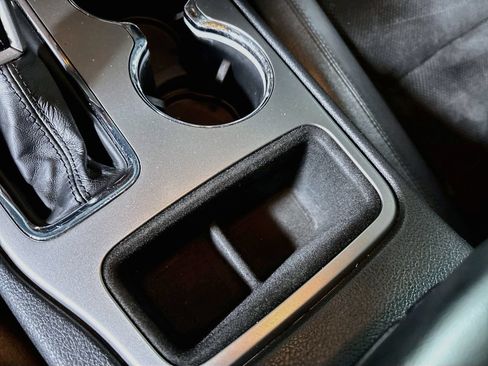 Used 2017 Jeep Grand Cherokee Altitude AWD/4WD image 15
