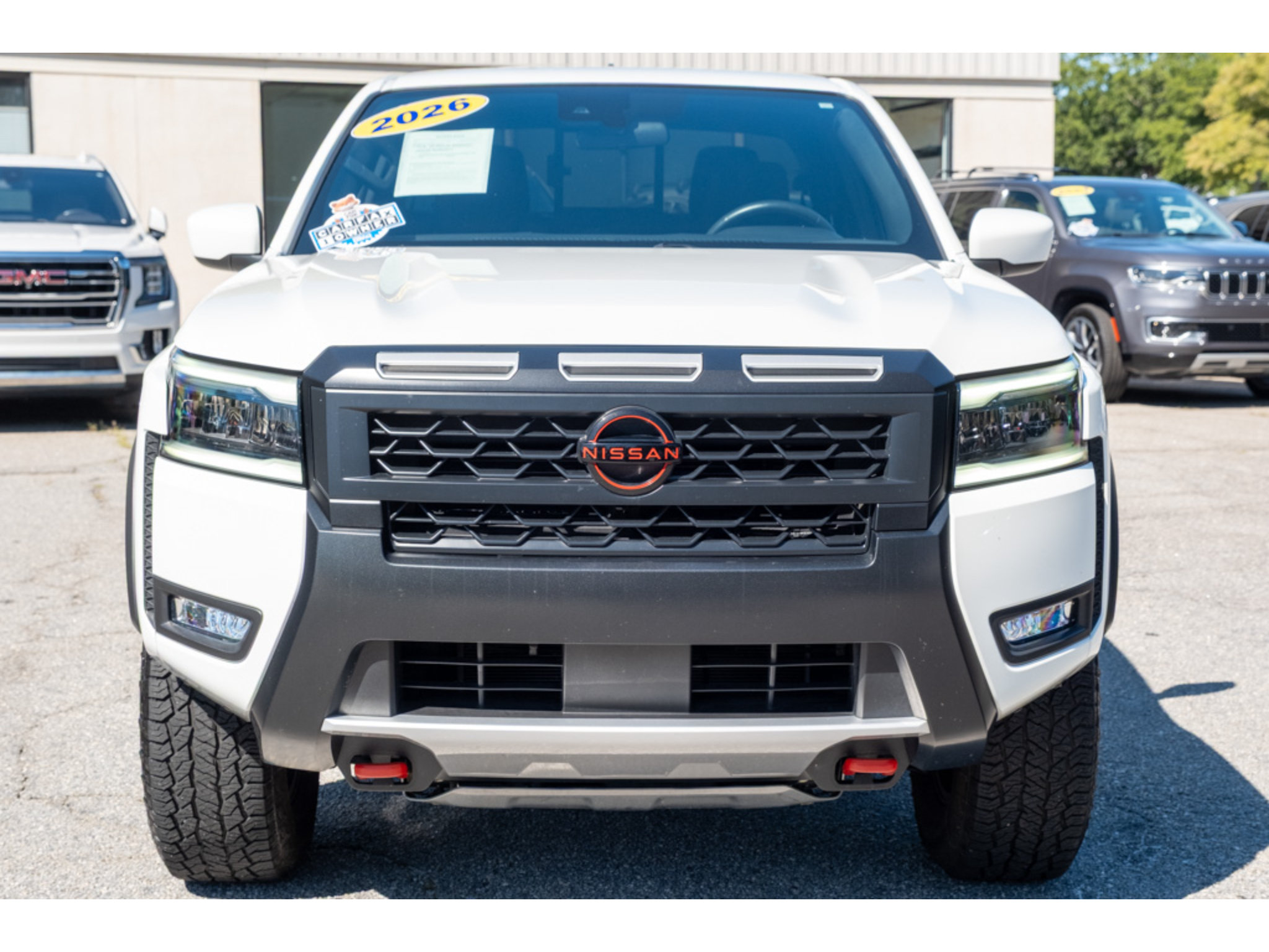 Used 2026 Nissan Frontier PRO-4X AWD/4WD image 3