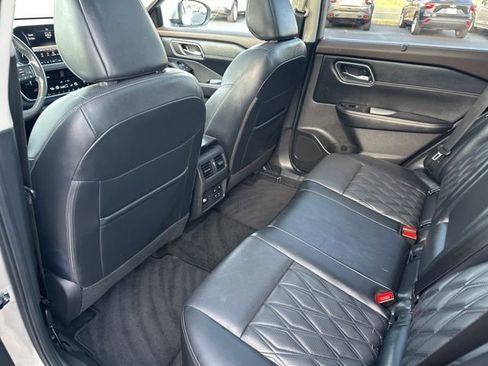 Used 2023 Nissan Rogue Platinum w/ Platinum Premium Package image 19