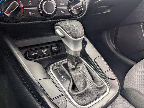 Used 2025 Kia Soul LX FWD image 18