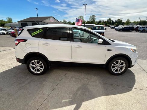 Used 2017 Ford Escape SE FWD image 4