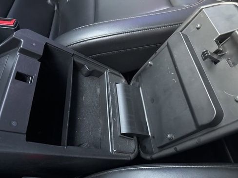 Used 2022 Ford Explorer XLT w/ Equipment Group 202A image 27