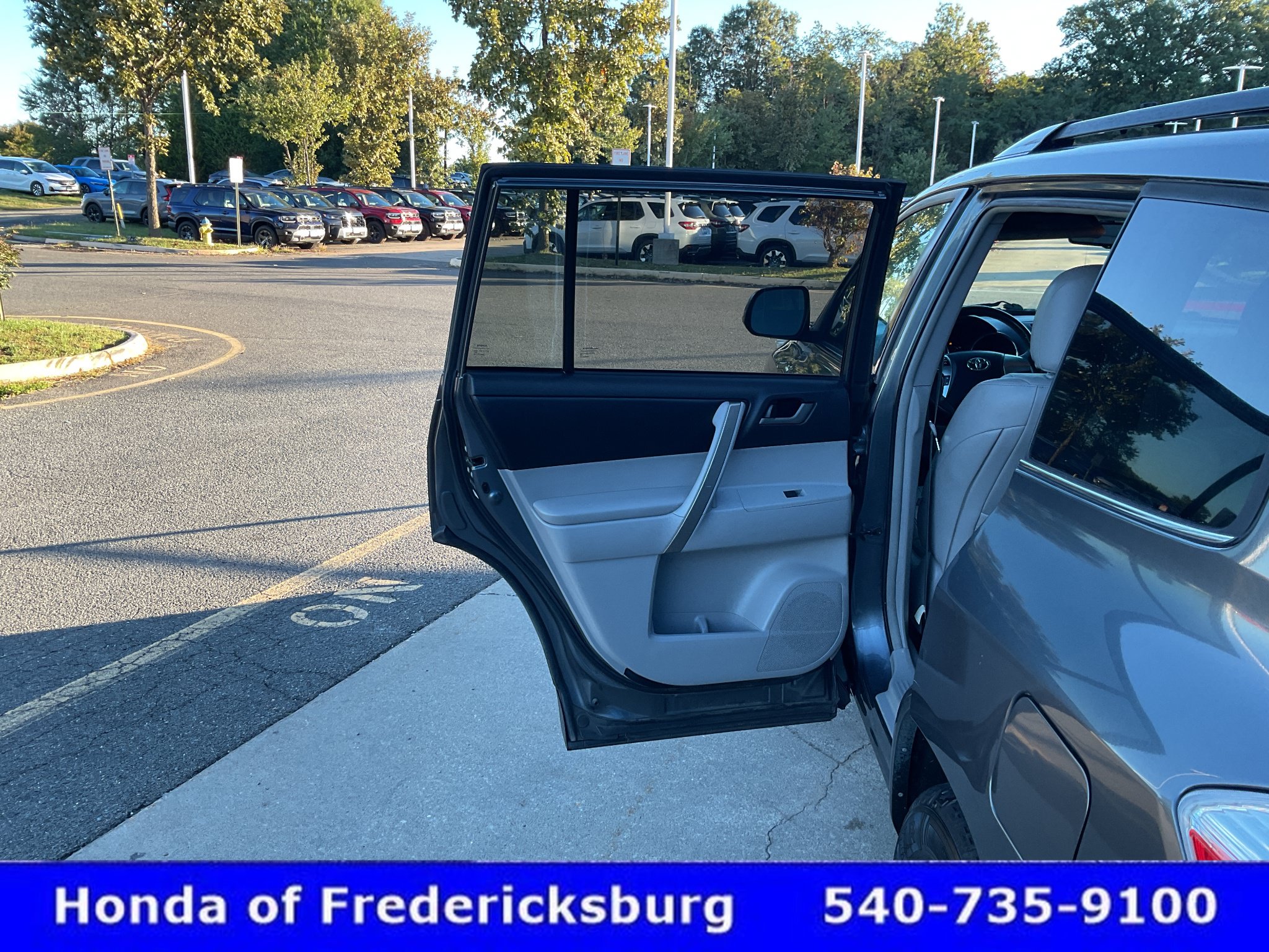 Used 2011 Toyota Highlander SE w/ Convenience Pkg AWD/4WD image 16