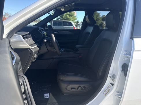 New 2025 Jeep Grand Cherokee Altitude image 15