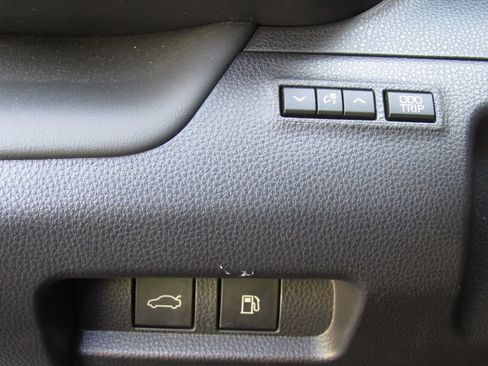 Certified 2024 Toyota Crown AWD/4WD image 34