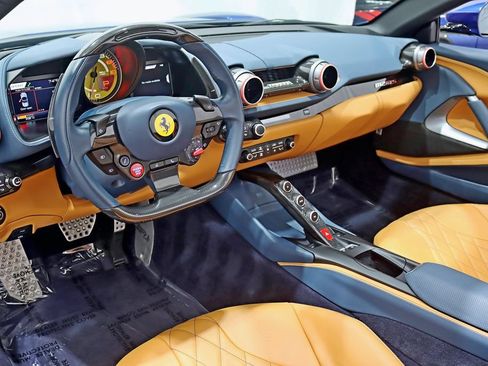 Used 2021 Ferrari 812 GTS RWD image 23