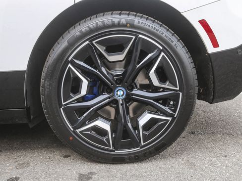 Used 2023 BMW iX xDrive50 w/ Sport Package image 8