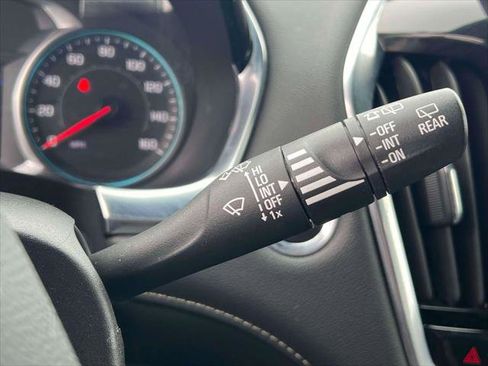 Used 2022 Chevrolet Traverse LT image 22