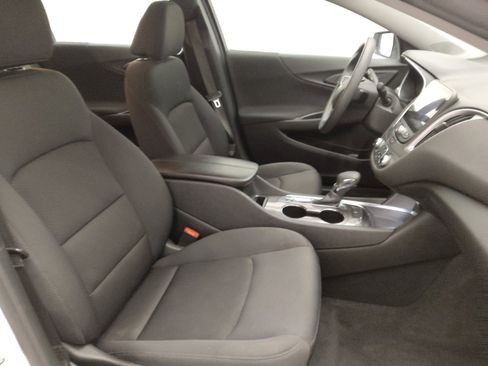 Used 2022 Chevrolet Malibu LT FWD image 21