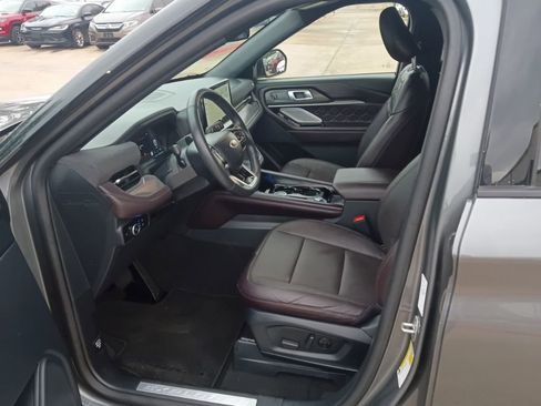Used 2025 Ford Explorer Platinum w/ LUX Leather Package image 3