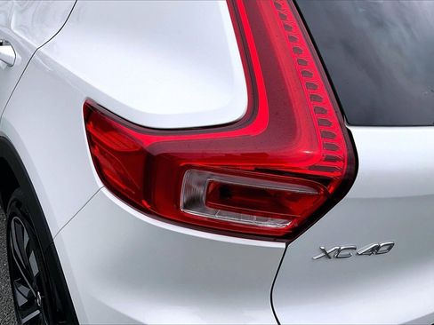 Certified 2023 Volvo XC40 B5 Plus w/ Climate Package image 23