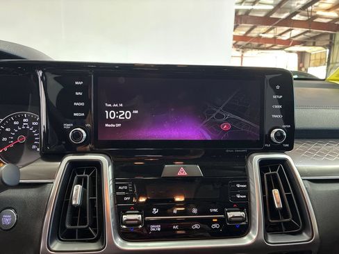 Used 2023 Kia Sorento EX AWD/4WD image 15