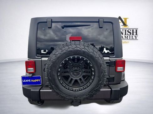 Used 2017 Jeep Wrangler Unlimited Sahara AWD/4WD image 6