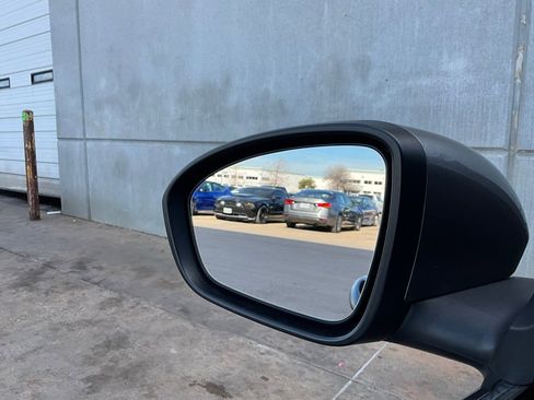 Used 2025 Nissan Sentra S image 17