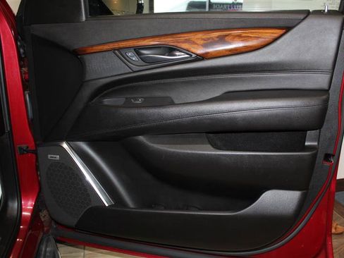Used 2015 Cadillac Escalade Luxury AWD/4WD image 36