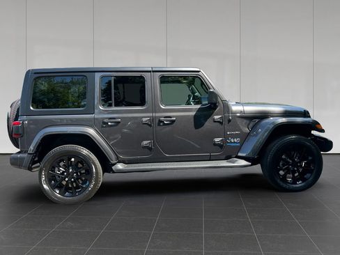 Used 2022 Jeep Wrangler Unlimited Sahara w/ Dual Top Group AWD/4WD image 6