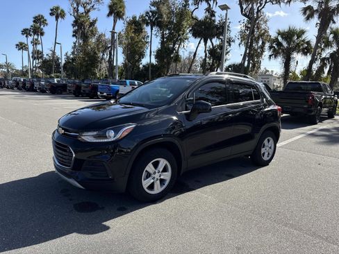 Used 2022 Chevrolet Trax LT w/ LT Convenience Package image 7