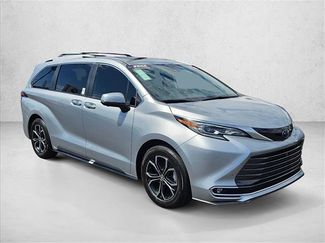 Used 2025 Toyota Sienna Platinum AWD/4WD video 3
