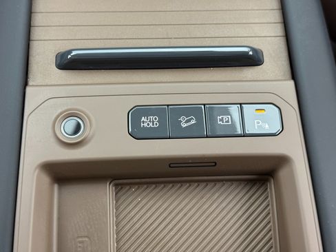 Used 2024 Kia EV9 Land image 31