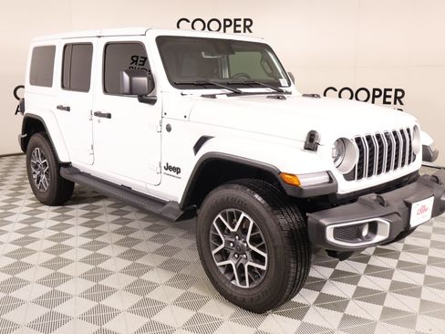 Used 2025 Jeep Wrangler Unlimited Sahara AWD/4WD image 1