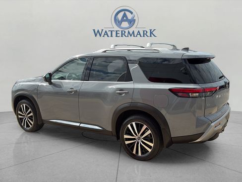 Certified 2025 Nissan Pathfinder Platinum AWD/4WD image 3