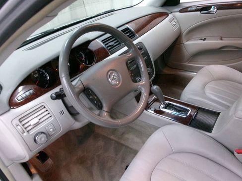 Used 2011 Buick Lucerne CXL FWD image 15
