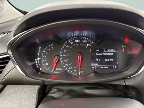 Used 2020 Chevrolet Trax LT w/ LT Convenience Package AWD/4WD image 31