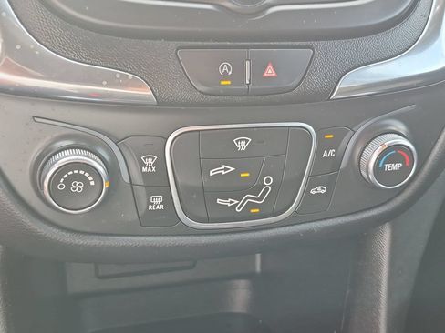 Used 2022 Chevrolet Equinox LT FWD image 18