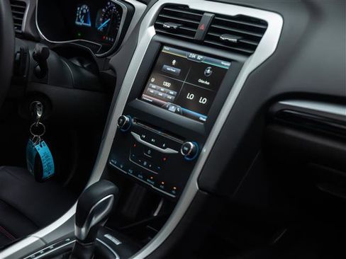 Used 2014 Ford Fusion SE image 27