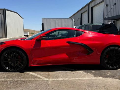Used 2021 Chevrolet Corvette Stingray Premium Cpe w/ Z51 Performance Package RWD image 3