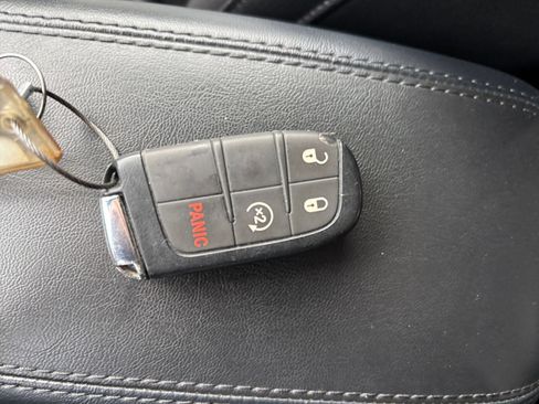 Used 2025 Jeep Compass Limited AWD/4WD image 21