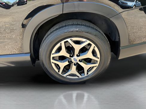 Used 2023 Subaru Forester Premium AWD/4WD image 24