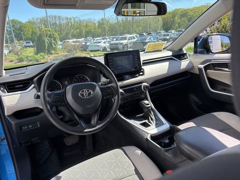 Used 2021 Toyota RAV4 XLE AWD/4WD image 27
