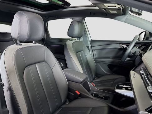 Used 2024 Audi Q4 e-tron Prestige image 30