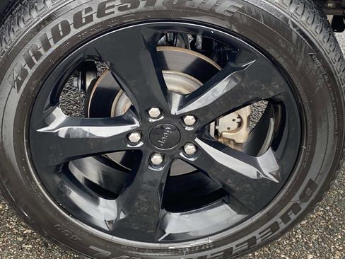 Used 2023 Jeep Grand Cherokee Altitude image 30