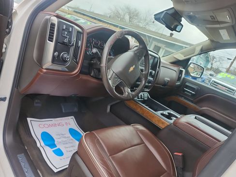 Used 2015 Chevrolet Silverado 1500 High Country w/ High Country Premium Package image 9