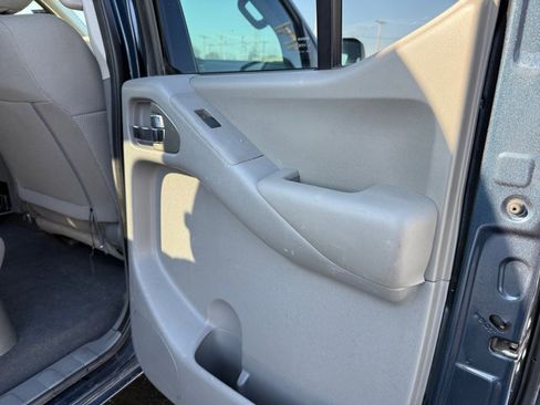 Used 2019 Nissan Frontier SV image 32