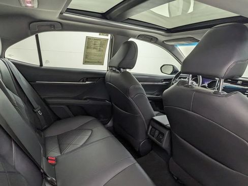 Used 2018 Toyota Camry XLE FWD image 38