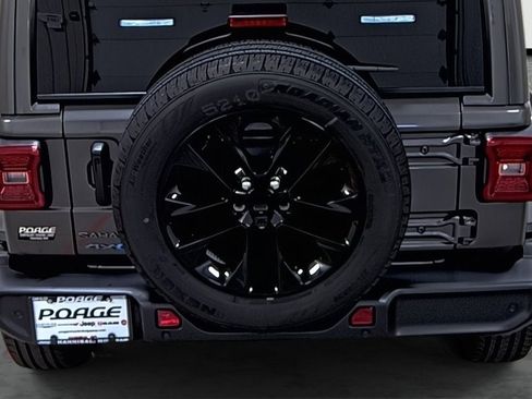 Used 2025 Jeep Wrangler Unlimited Sahara w/ Safety Group AWD/4WD image 11