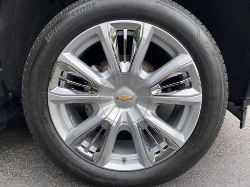 Used 2023 Chevrolet Silverado 1500 High Country w/ High Country Premium Package AWD/4WD image 13
