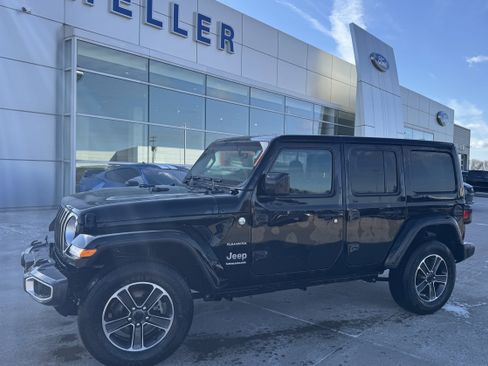 Used 2023 Jeep Wrangler Sahara image 3