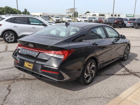 Used 2024 Hyundai Elantra Limited FWD image 4