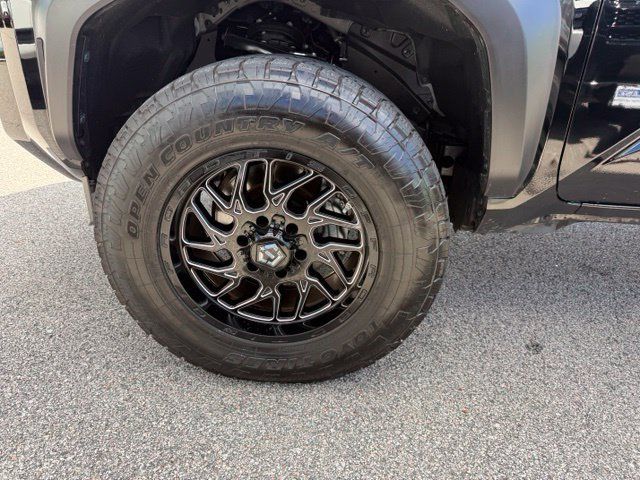 Used 2025 Toyota 4Runner SR5 AWD/4WD image 14