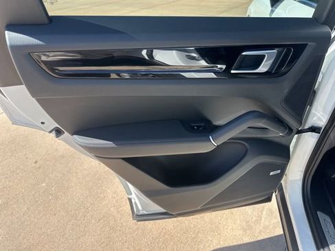 Used 2020 Porsche Cayenne Base image 23