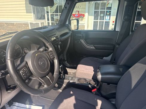 Used 2015 Jeep Wrangler Unlimited Sport w/ Quick Order Package 24S AWD/4WD image 26