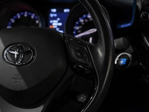 Used 2021 Toyota C-HR XLE image 19